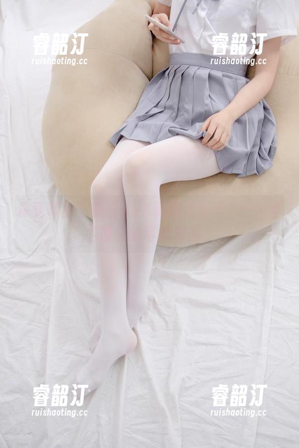 森萝财团 - 被白丝JK制服圈粉了，一个匿名博主的写真表演。