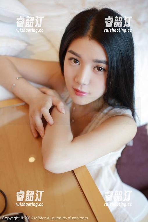 模范学院 - 高清壁纸里的妞妞koko，何以让修女感到忐忑？
