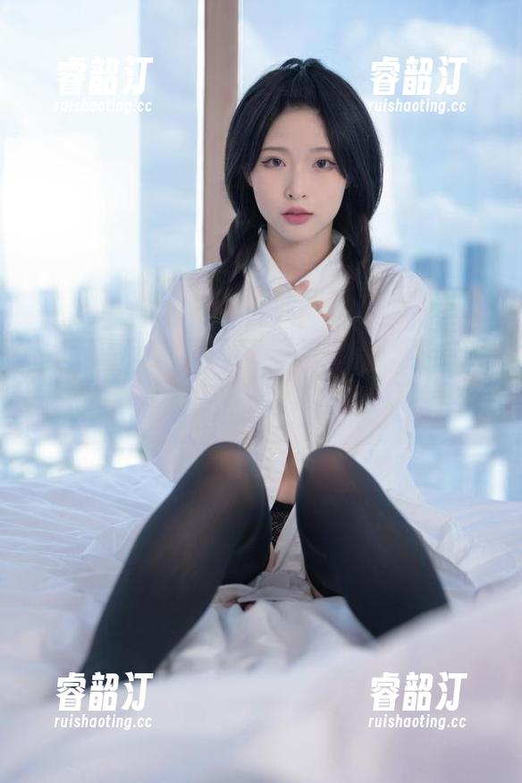 清水由乃 清水由乃的高清写真,踏上“圣诞见习”之旅,听说只有我能理解她的神奇傻气!