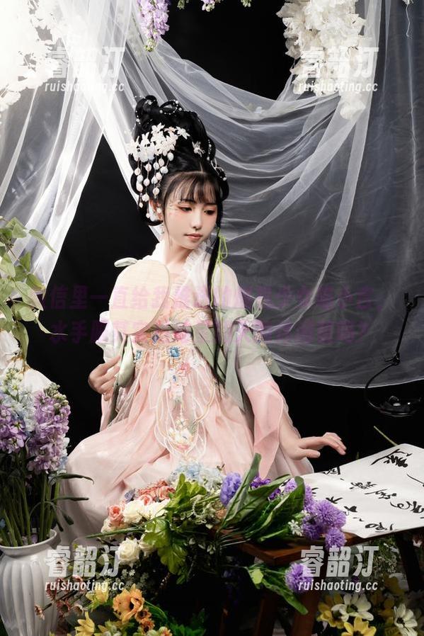 微信里一直给我推送的爆机少女喵小吉，水手服其实是她星期天的休闲装吗？
