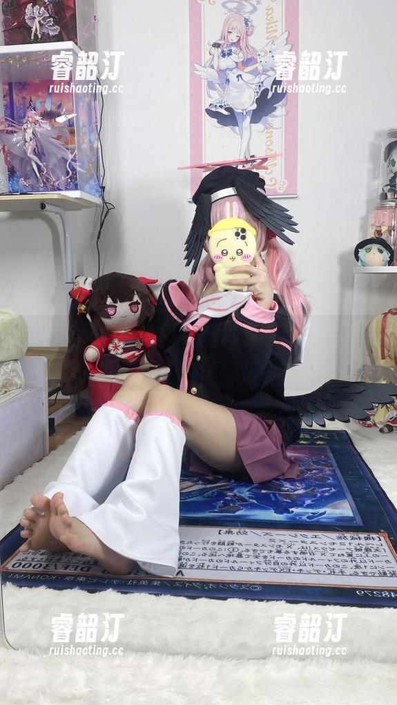 红裙型女神白栎Shirly的全套威力，下载不后悔！