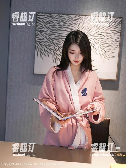 秀人网 - 冷月yuer的免费照片：妹妹，你怎么也能够这么会摆POSE！