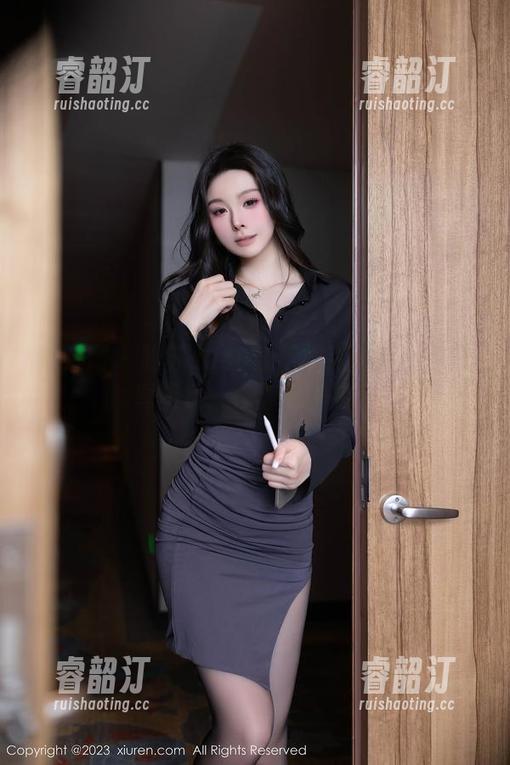 秀人网 - 晚苏susu让棉袜变得高级的写真图集，等你来一睹！