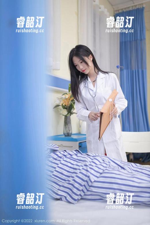 秀人网 - 最新校服？林悠悠给你带来的是青春的“走廊漫步”大集合！