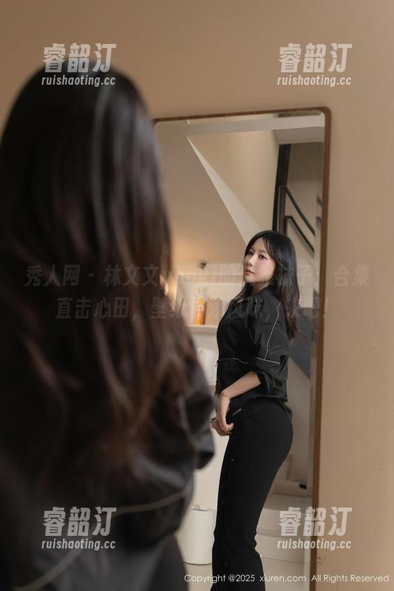 秀人网 - 林文文yooki的优雅袜子：合集直击心田，壁纸再添风味，来吧！