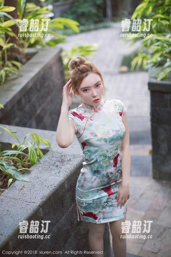 秀人网-鱼子酱fish 秀人网 - 鱼子酱fish的白色小恶魔作品:把恶作剧进行到底,可爱又高清