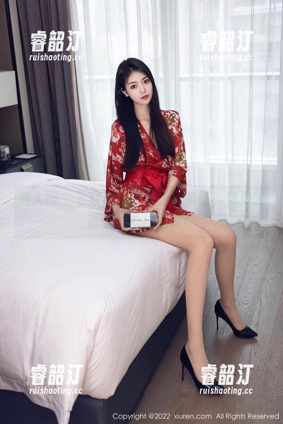 秀人网 - 下载麻吉小兔子丝袜照，免费的诱惑难以抗拒啊！