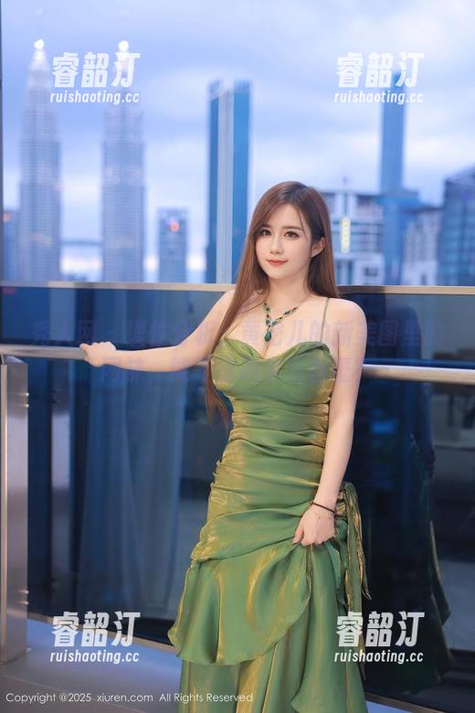 秀人网 - 理性分析：黄密儿的新美图里的网袜，能不能用来当画框？