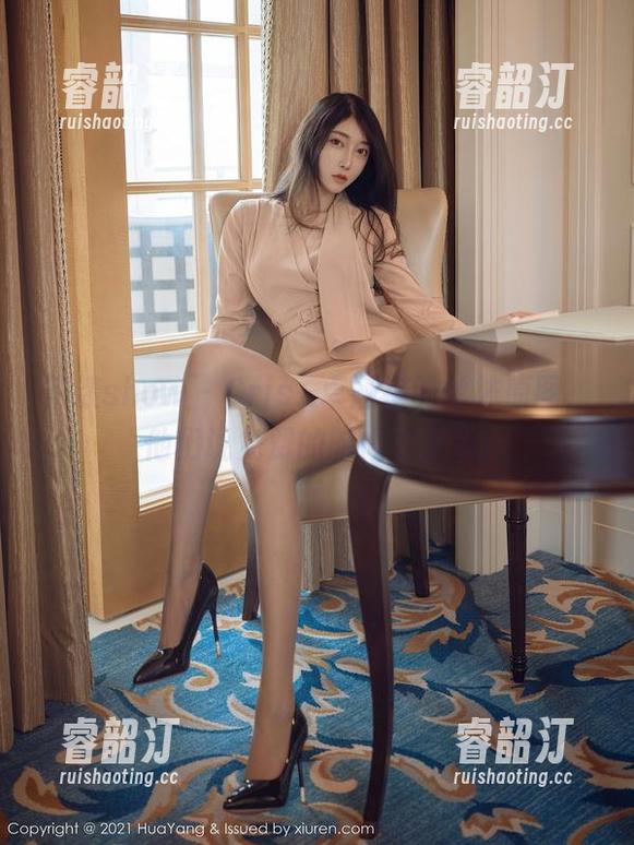 花漾show - Cris_卓娅祺的丝袜原图，他们说免费的时候才最美!