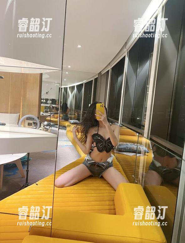 葛征 微密圈 - 看!葛征带来的免费图集——白丝袜护士不用再排队看医生了!