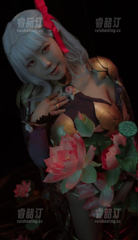 学姐蓝小沂KiKi，最新写真集，就是这么能让人注意！