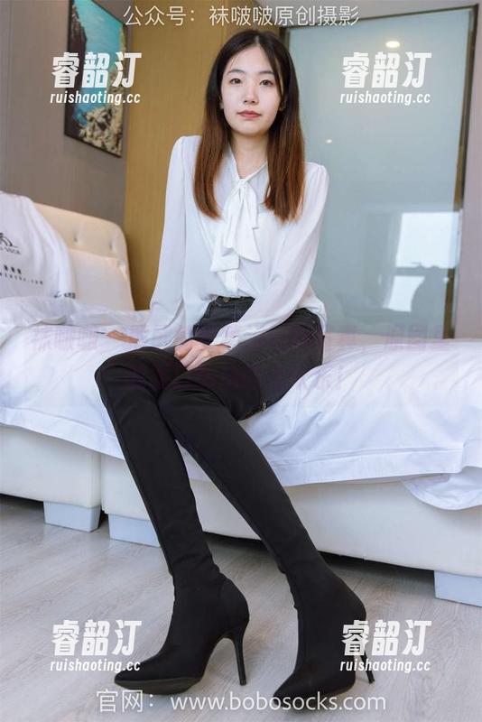 袜啵啵 - 熊熊的安踏运动鞋写真，原图里的重口味隐喻太欢乐！