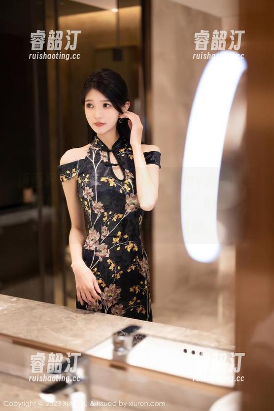语画界 - 每一张小蛮妖Yummy最新职业装照片，似乎都在挑战“正经”的定义，果然是个不甘平凡的姑娘。