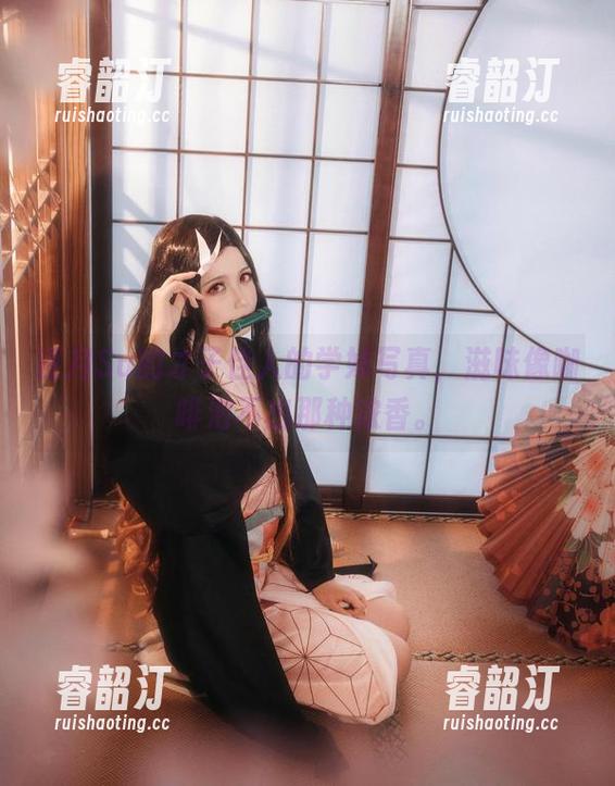 逐月Su 逐月Su的才子佳人的学妹写真,滋味像咖啡泡不出那种浓香。