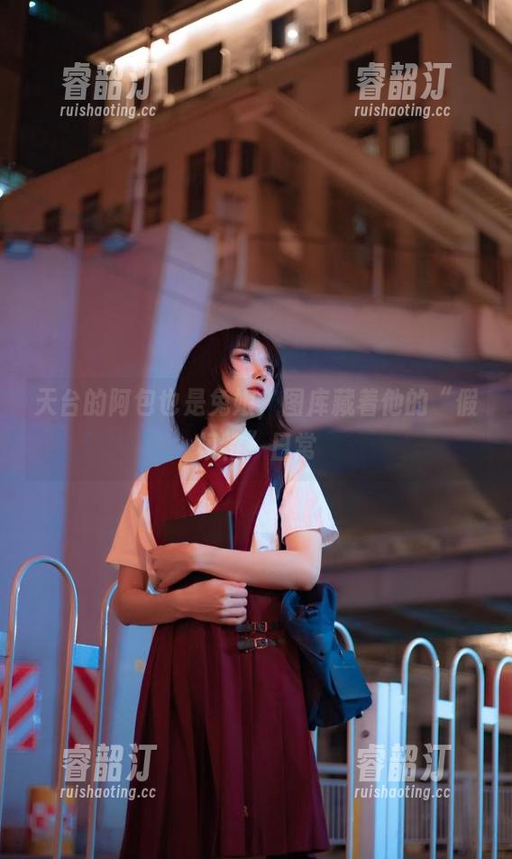 阿包也是兔娘 天台的阿包也是兔娘,图库藏着他的“假模特”日常