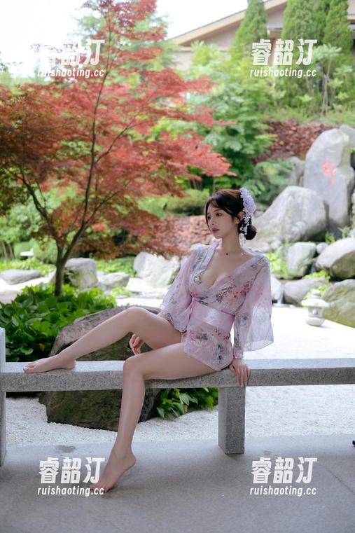 雯妹不讲道理 难以捉摸的雯妹不讲道理,高清写真集中的“剧情”令人期待又好奇。