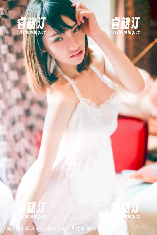 青豆客 - 黄可christine原图：体操服也可以这么随性，看得人有些发愣。