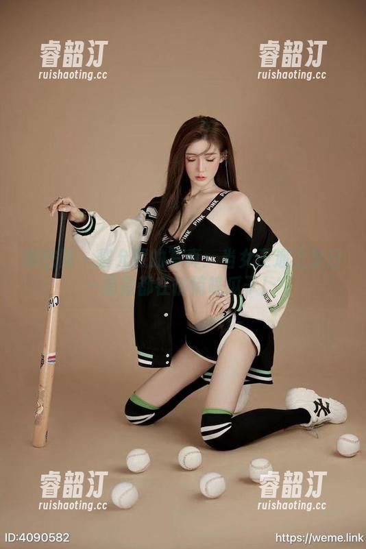 黎允熙 微密圈 - 黎允熙的写真:当女王遇上节日–星星都在悄悄嗑瓜子!